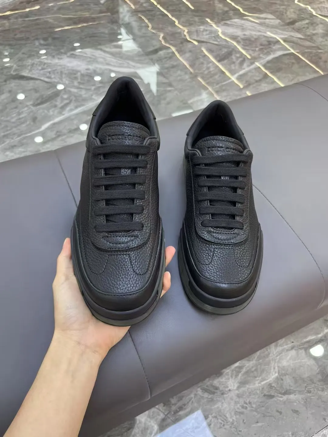 Men's shoes 💰460 [New style] 🐝🐝⚠️[DG] ⚠️High grade, top craftsmanship ⚠️Men's casual style, regular size 39 to 44 (45 can be customized ⚠️D &G Fashionable and casual style, unique design style! Fully original single-layer calfskin hollow design, inner calfskin latex back foot! Exclusive for summer! Original TPU outsole! Look at the details of the quality, and it can stand up to all kinds of tests!